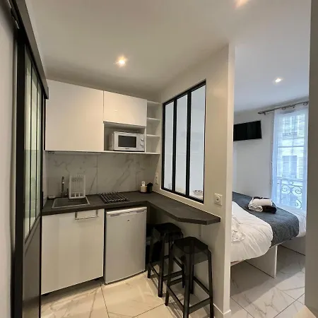 Apartmanhotel Beatrice Et Emmanuel Meuble Eiffel 4*