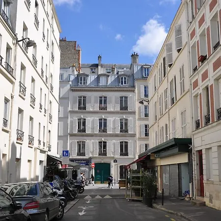 Beatrice Et Emmanuel Meuble Eiffel Apartmanhotel 4*