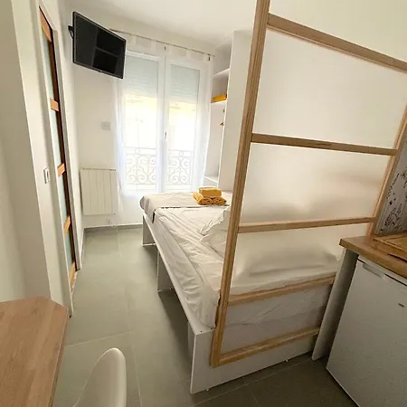 Apartmanhotel Beatrice Et Emmanuel Meuble Eiffel 4*