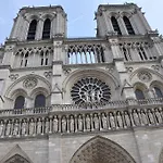 Beatrice Et Emmanuel Meuble Eiffel פריז
