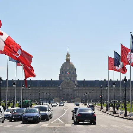 Beatrice Et Emmanuel Meuble Eiffel 4*