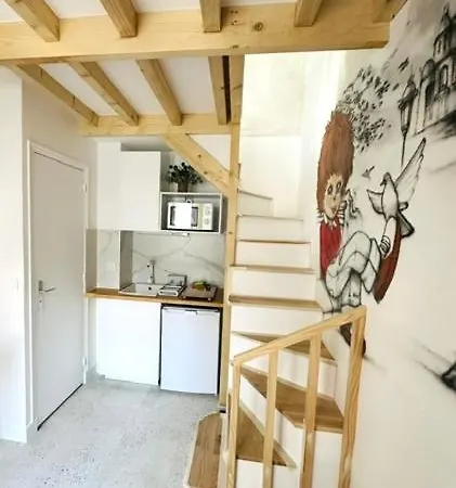 بياتريس إيه إيمانويل موبل إيفل 4*