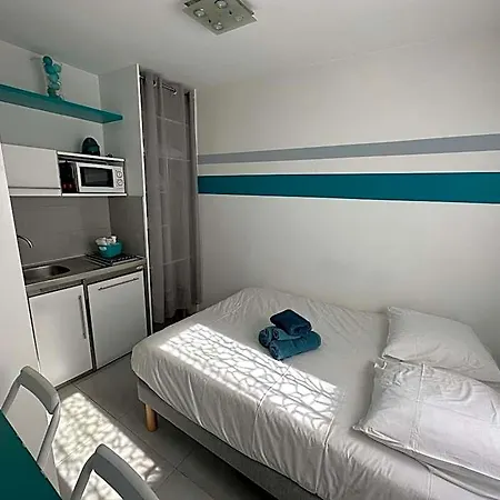 Beatrice Et Emmanuel Meuble Eiffel Apartmanhotel 4*
