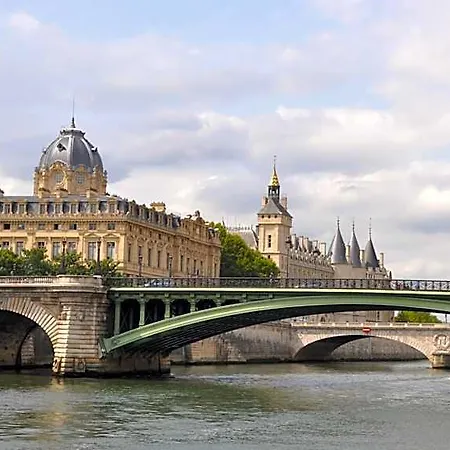 Apartmanhotel Beatrice Et Emmanuel Meuble Eiffel