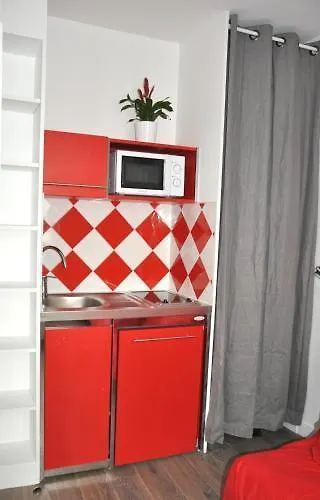 Beatrice Et Emmanuel Meuble Eiffel פריז