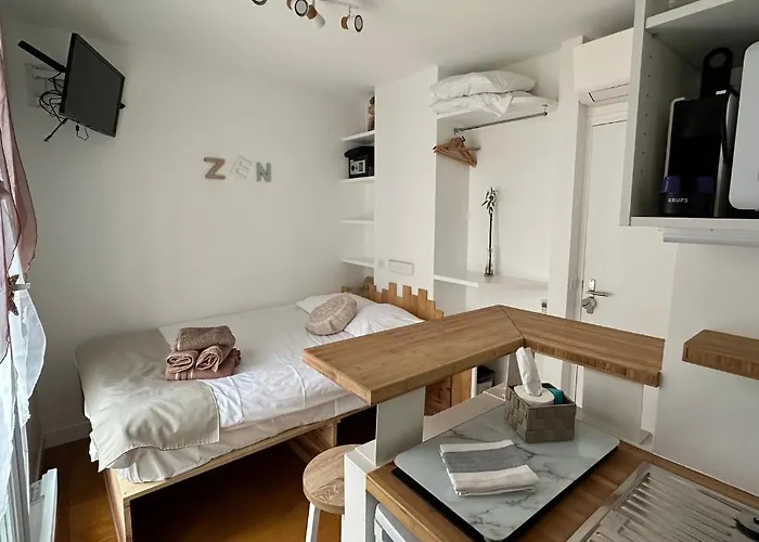 Beatrice Et Emmanuel Meuble Eiffel Apart Otel