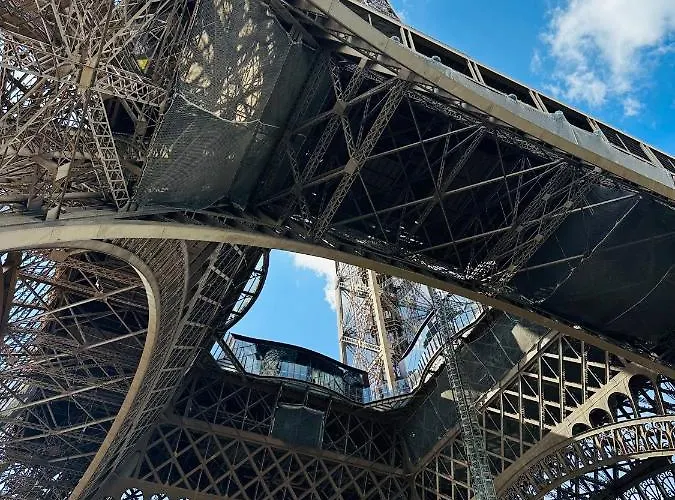 Beatrice Et Emmanuel Meuble Eiffel 4* פריז
