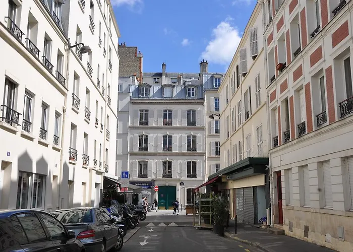 Beatrice Et Emmanuel Meuble Eiffel Apart Otel 4*