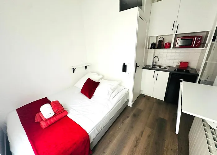 Beatrice Et Emmanuel Meuble Eiffel 4*