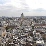 Beatrice Et Emmanuel Meuble Eiffel Aparthotel