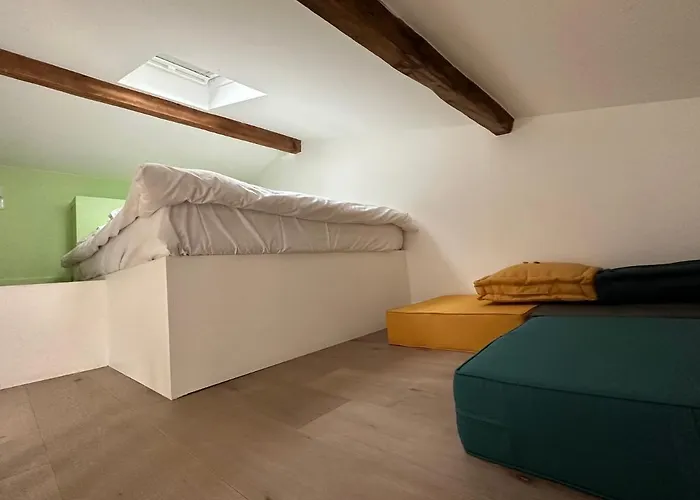 Beatrice Et Emmanuel Meuble Eiffel Paris