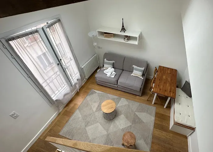 Beatrice Et Emmanuel Meuble Eiffel Aparthotel